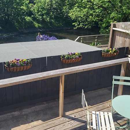 Ty Taf 2 Bed Cottage With Deck & Easy Transport Links Cardiff Exterior photo