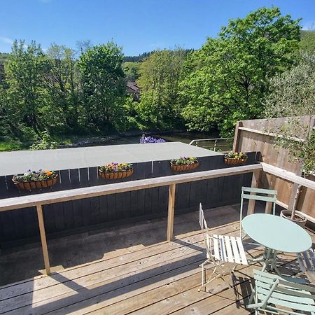 Ty Taf 2 Bed Cottage With Deck & Easy Transport Links Cardiff Exterior photo