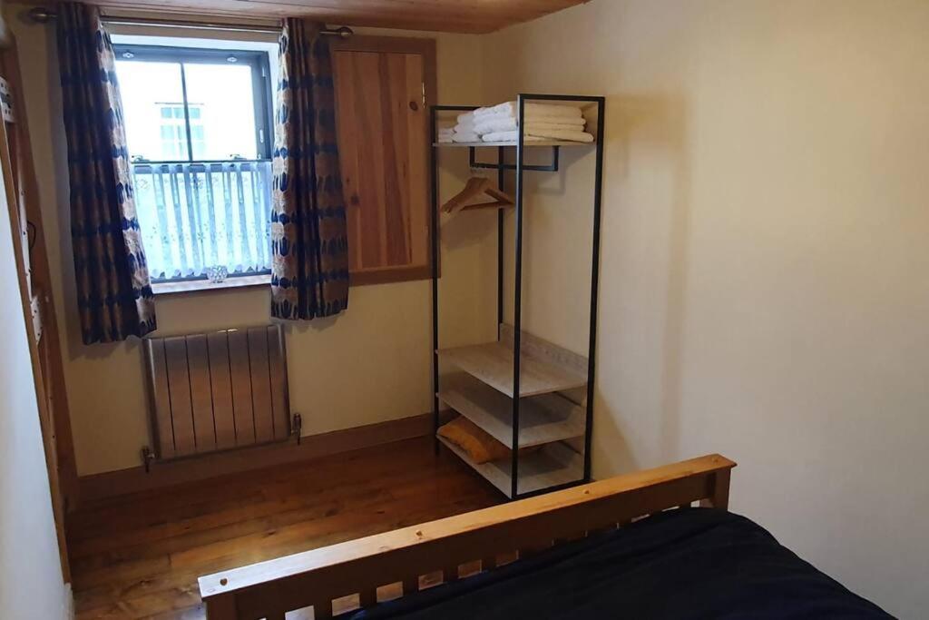 Ty Taf 2 Bed Cottage With Deck & Easy Transport Links Cardiff Exterior photo