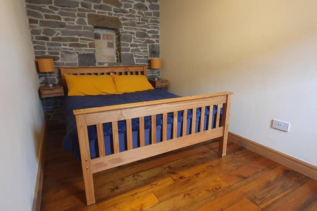 Ty Taf 2 Bed Cottage With Deck & Easy Transport Links Cardiff Exterior photo