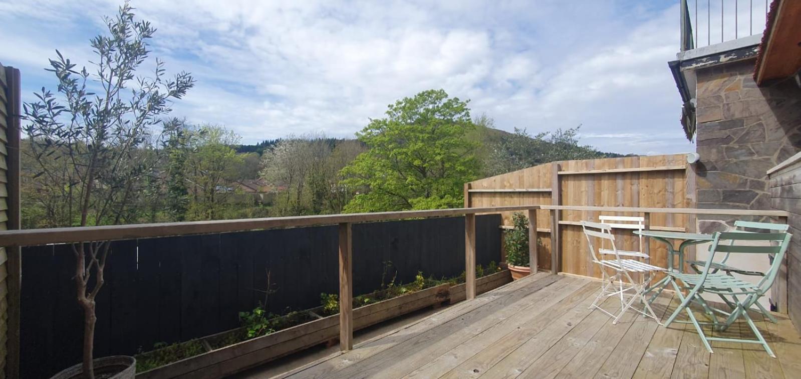 Ty Taf 2 Bed Cottage With Deck & Easy Transport Links Cardiff Exterior photo